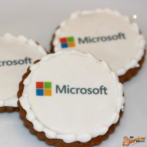 Piped round logo cookie